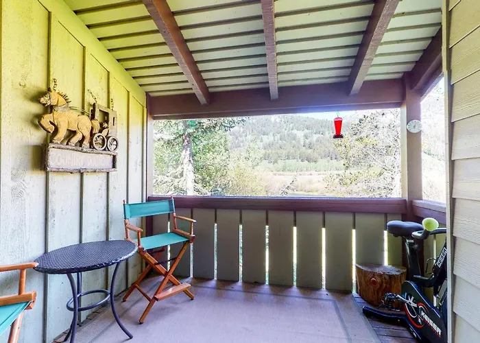 3223 Thimbleberry Apartment
